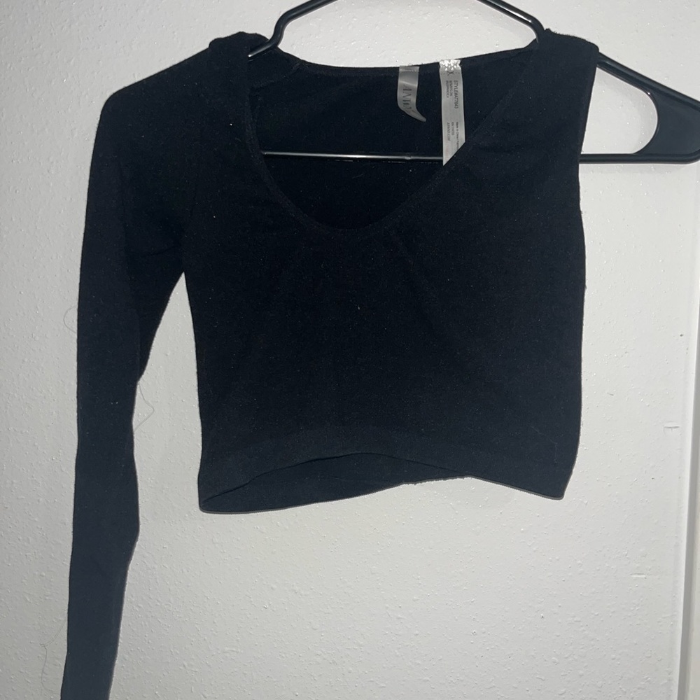 2 DIFFERENT SLEEVE STRETCHY TOP